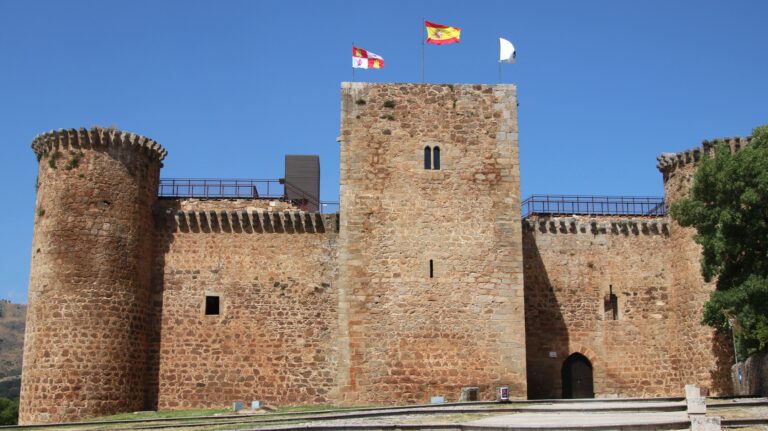 Castillo de Valdecorneja. El Barco de Ávila - Casa rural Regajo Lobos