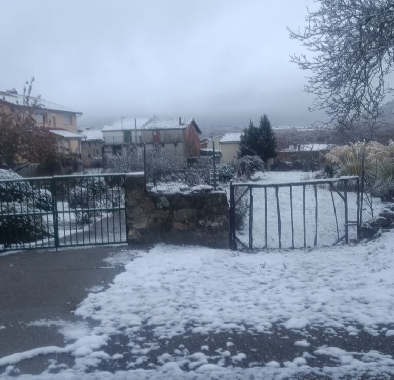 Vista de un paisaje nevado en San Bartolomé de Bérjar